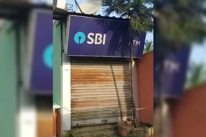 The ATM kiosk that the criminals broke into on Siliguri’s Eastern Bypass on Wednesday. Picture by Passang Yolmo/The Telegraph