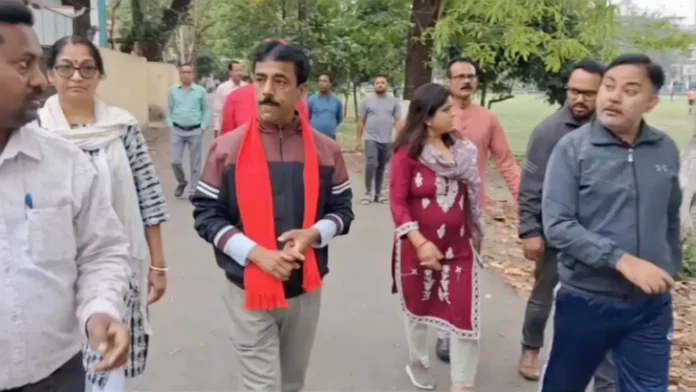 CPI(M) candidate Saradindu Chakraborty interacts with morning walkers during his campaign outreach at Siliguri College Ground and Baghajatin Park on Thursday. 26 March 2026.