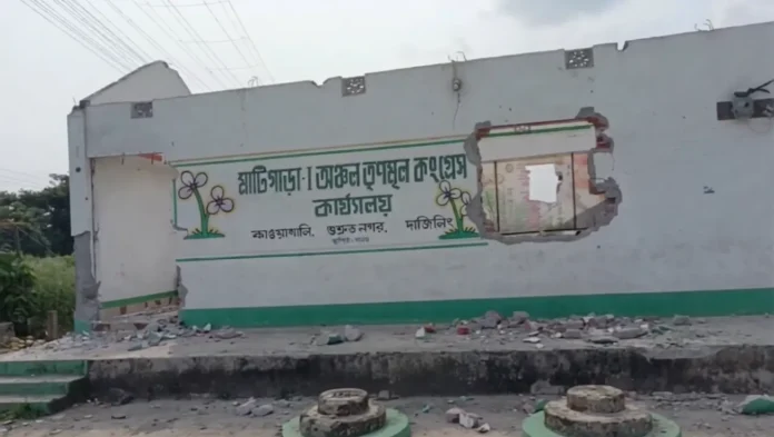Local TMC workers demolish the party office at Kawakhali near Siliguri after an SJDA notice over alleged illegal construction on authority land. Monday, 25 May 2026.